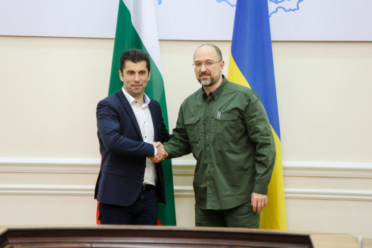 Министър-председателят на Украйна Денис Шмигал се срещна с  Министър-председателя на Република България Кирил Петков | Посолство на  Украйна в Република България